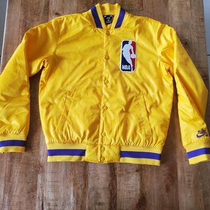 Mens Nike SB NBA Los Angeles Lakers Satin Bomber Jacket  Small AH3392-728